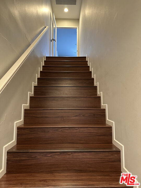 135 Napoleon Street Playa del Rey, CA 90293 - Photo 21 of 36 a view of entryway