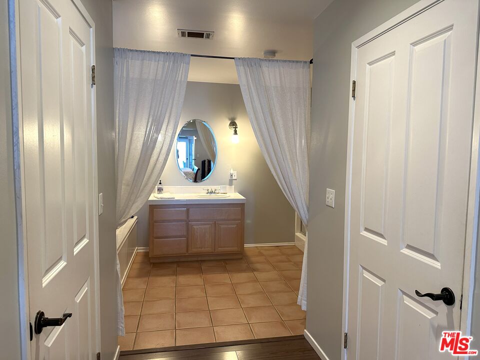 135 Napoleon Street Playa del Rey, CA 90293 - Photo 29 of 36 a view of entryway