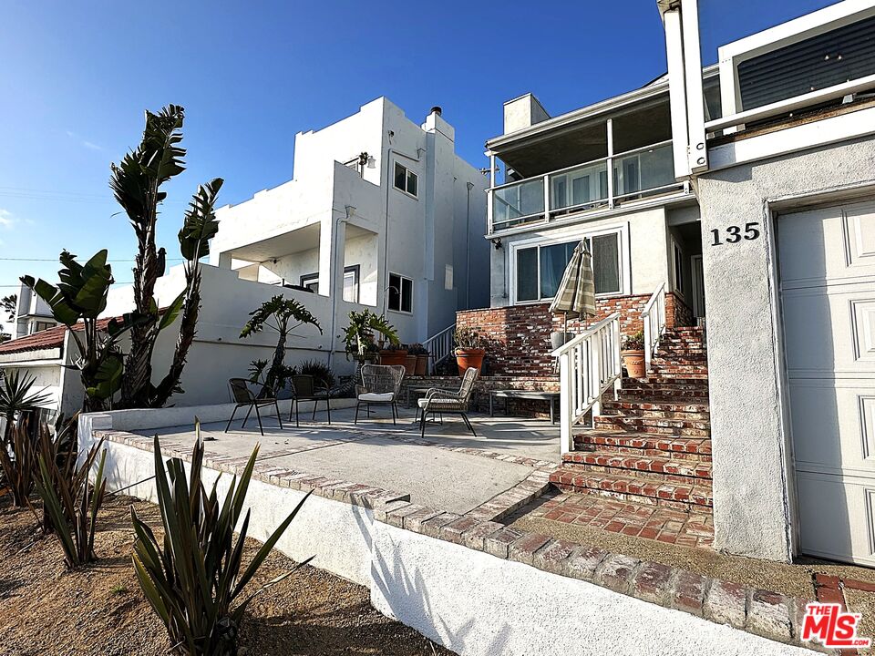 135 Napoleon Street Playa del Rey, CA 90293 - Photo 3 of 36