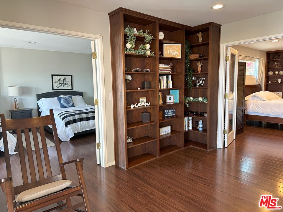135 Napoleon Street Playa del Rey, CA 90293 - Photo 31 of 36 a view of a livingroom with furniture and wooden floor