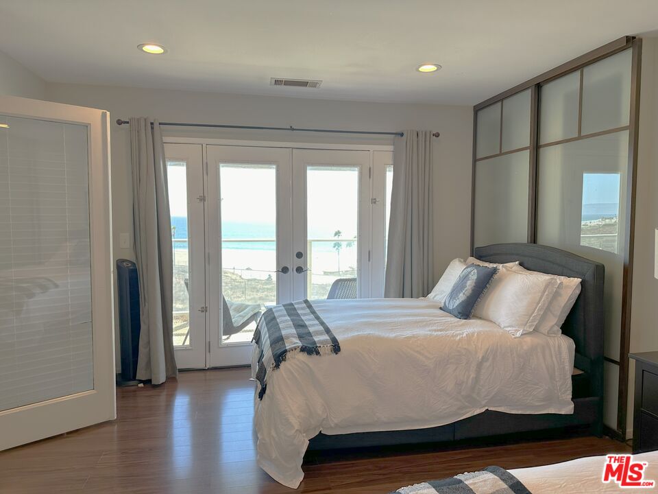 135 Napoleon Street Playa del Rey, CA 90293 - Photo 35 of 36 a bedroom with a bed and a large window