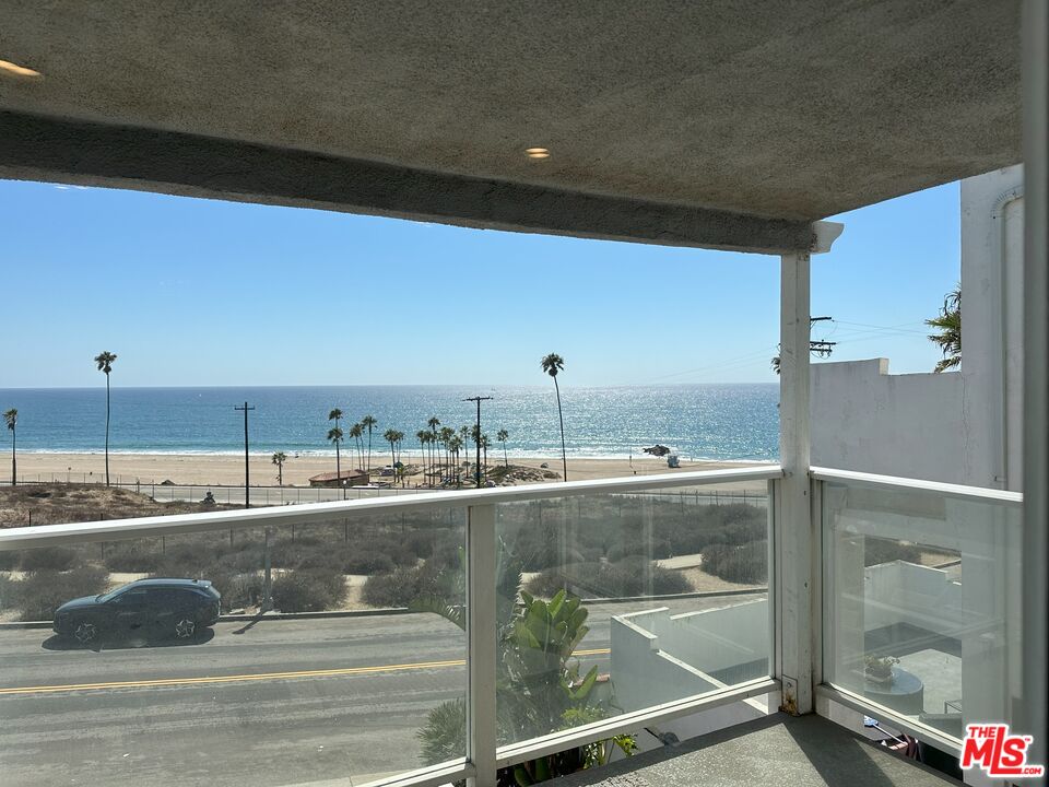 135 Napoleon Street Playa del Rey, CA 90293 - Photo 36 of 36 a room with a table