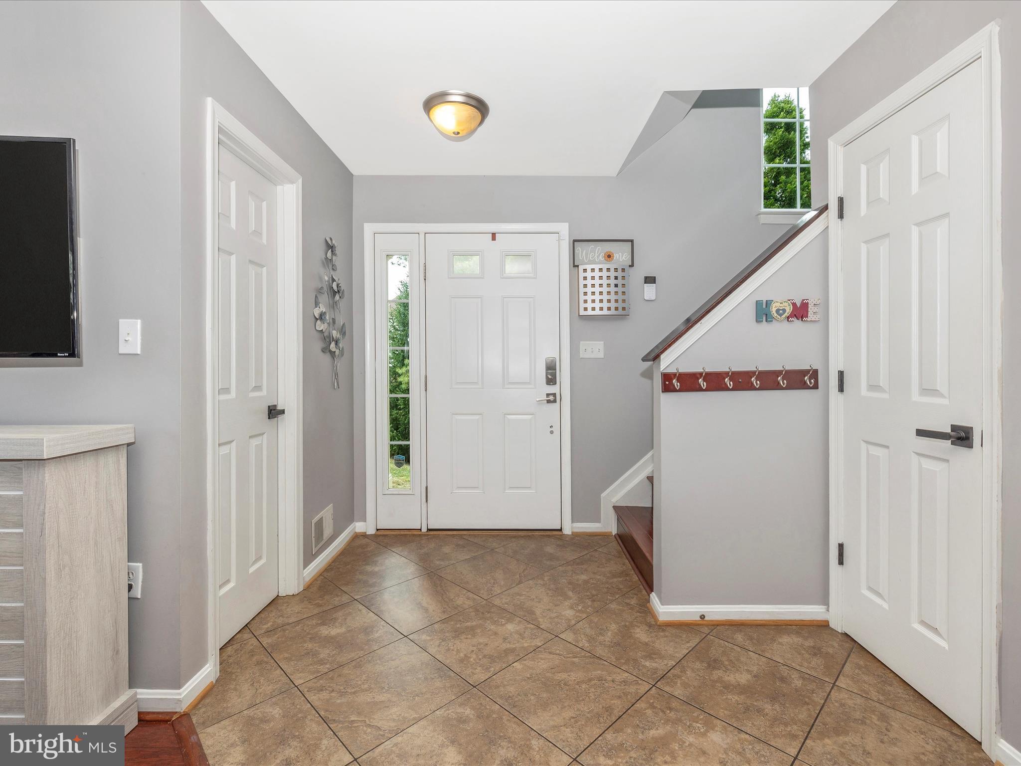 9102 Ridgefield Lane Frederick, MD 21701 - Photo 4 of 82 Entry