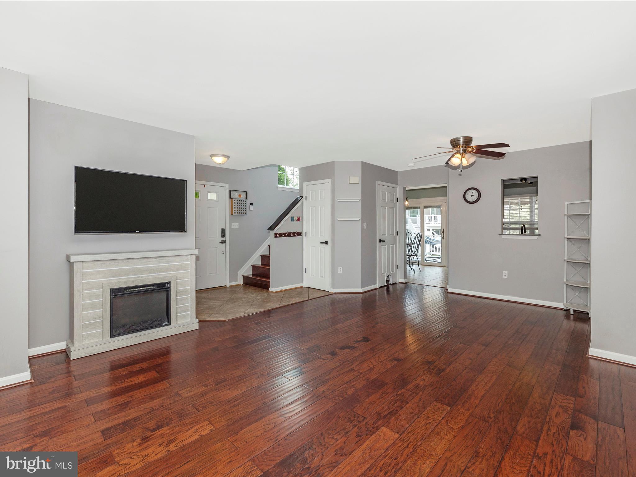 9102 Ridgefield Lane Frederick, MD 21701 - Photo 7 of 82 Living & Dining