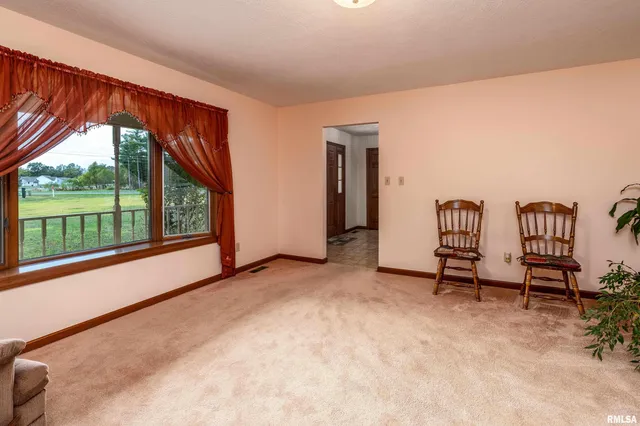 $400,000 | 11688 Strawberry Road, Carbondale, IL 62901