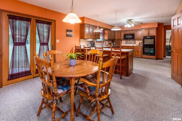 $400,000 | 11688 Strawberry Road, Carbondale, IL 62901