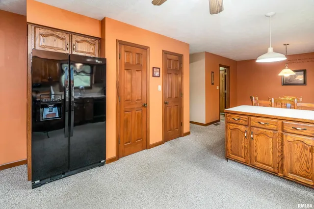 $400,000 | 11688 Strawberry Road, Carbondale, IL 62901