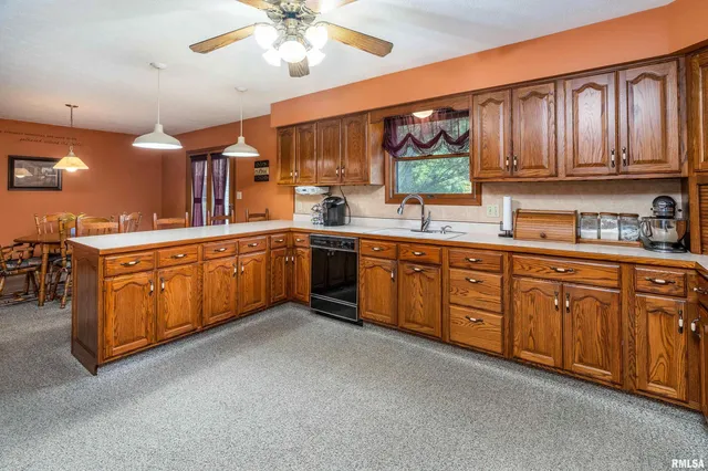 $400,000 | 11688 Strawberry Road, Carbondale, IL 62901