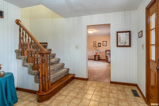 $400,000 | 11688 Strawberry Road, Carbondale, IL 62901