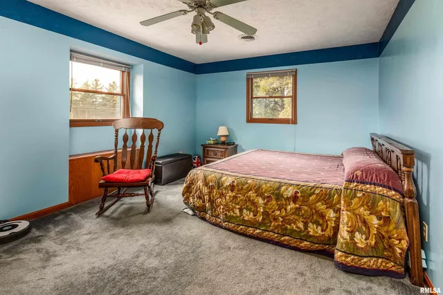 $400,000 | 11688 Strawberry Road, Carbondale, IL 62901