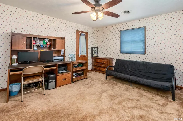 $400,000 | 11688 Strawberry Road, Carbondale, IL 62901