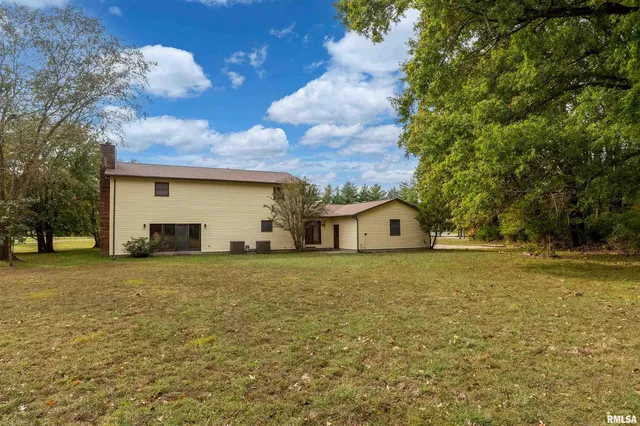 $400,000 | 11688 Strawberry Road, Carbondale, IL 62901