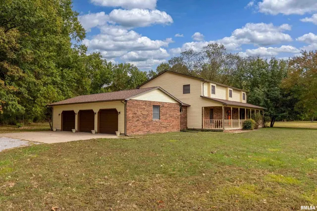 $400,000 | 11688 Strawberry Road, Carbondale, IL 62901