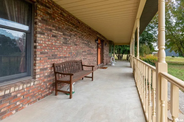 $400,000 | 11688 Strawberry Road, Carbondale, IL 62901