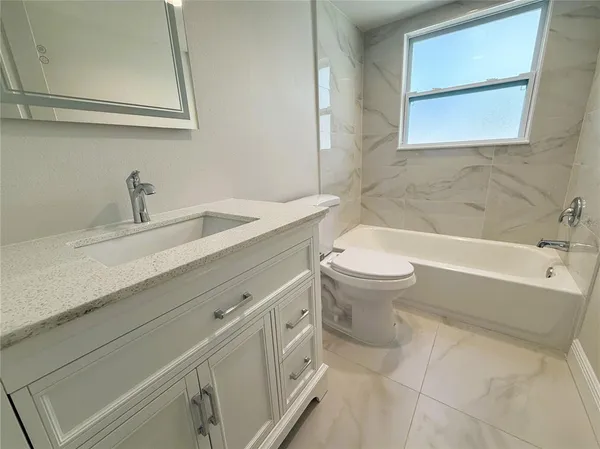 $2,000 | 14120 Palm Street, Unit 104, Madeira Beach, FL 33708