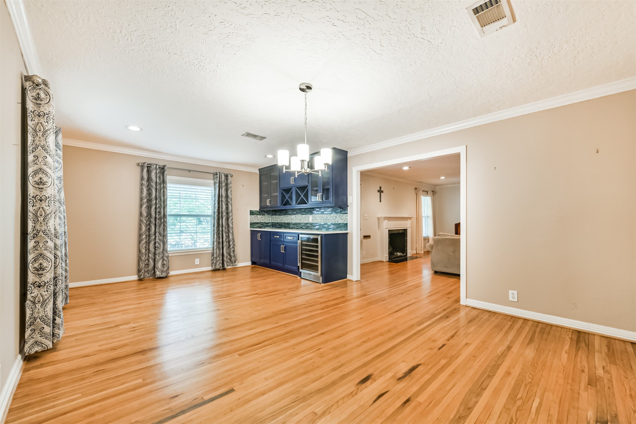 2511 Watts Street Houston, TX 77030 - Photo 9 of 34 Imagine the possibilities! How will you decorate?
