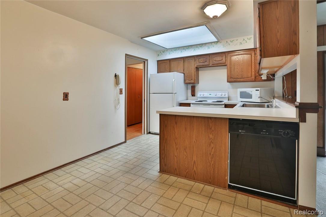 18820 Goddard Road Allen Park, MI 48101 - Photo 15 of 20 2B8A0362.jpg