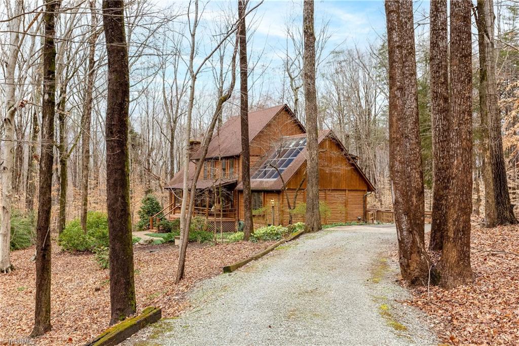 5413 Rambling Road Greensboro, NC 27409 - Photo 2 of 39