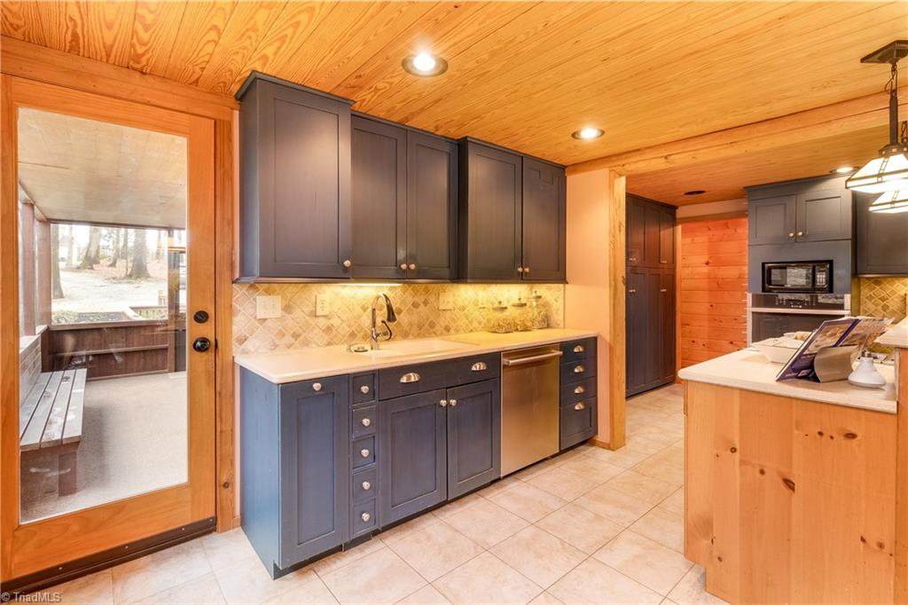 5413 Rambling Road Greensboro, NC 27409 - Photo 17 of 39