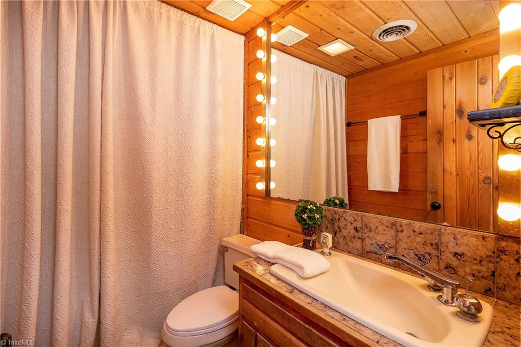 5413 Rambling Road Greensboro, NC 27409 - Photo 30 of 39