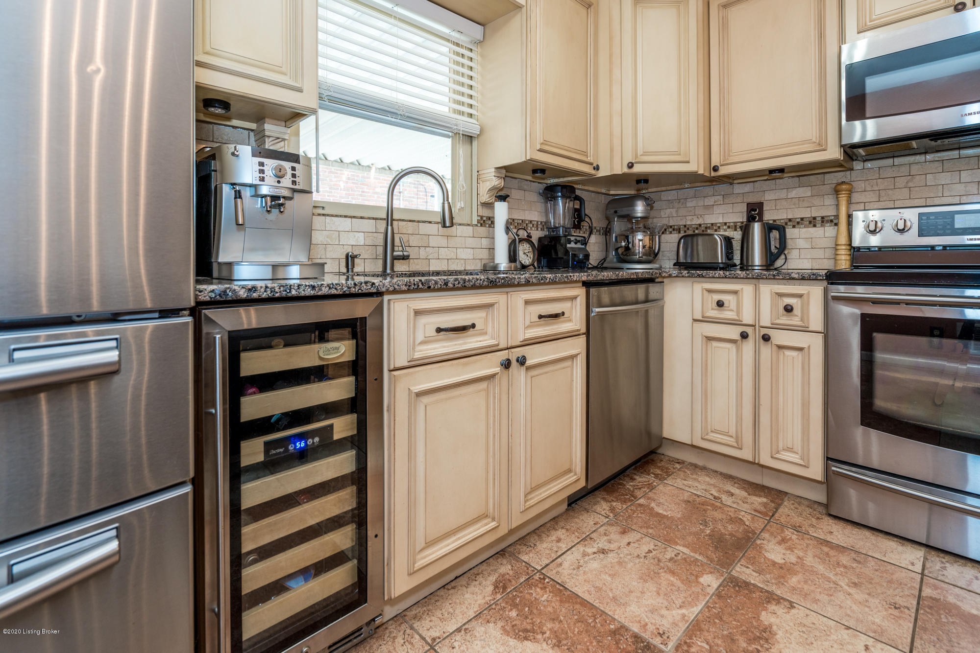 8515 Moody Road Louisville, KY 40219 - Photo 9 of 49 8510-7