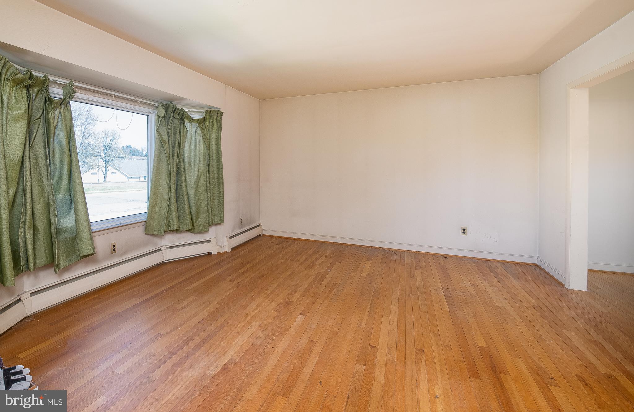 417 Holland Street Reading, PA 19607 - Photo 3 of 29