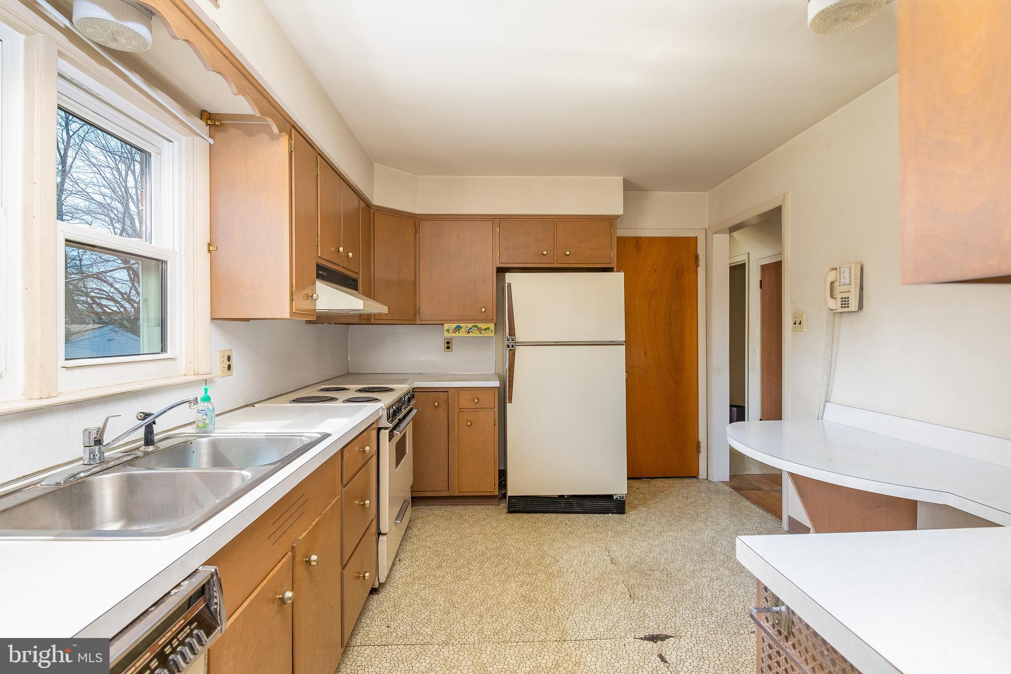 417 Holland Street Reading, PA 19607 - Photo 6 of 29