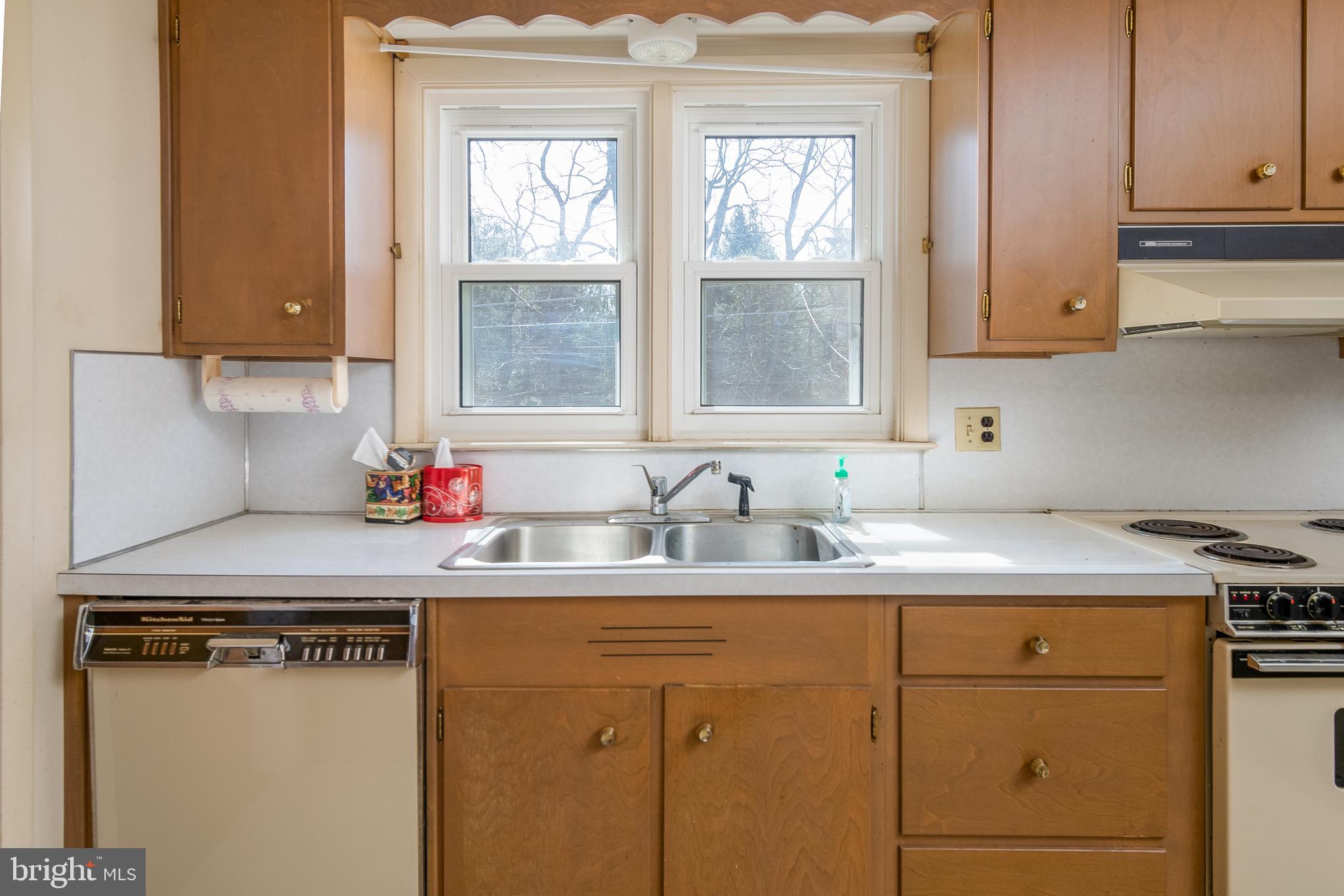 417 Holland Street Reading, PA 19607 - Photo 7 of 29