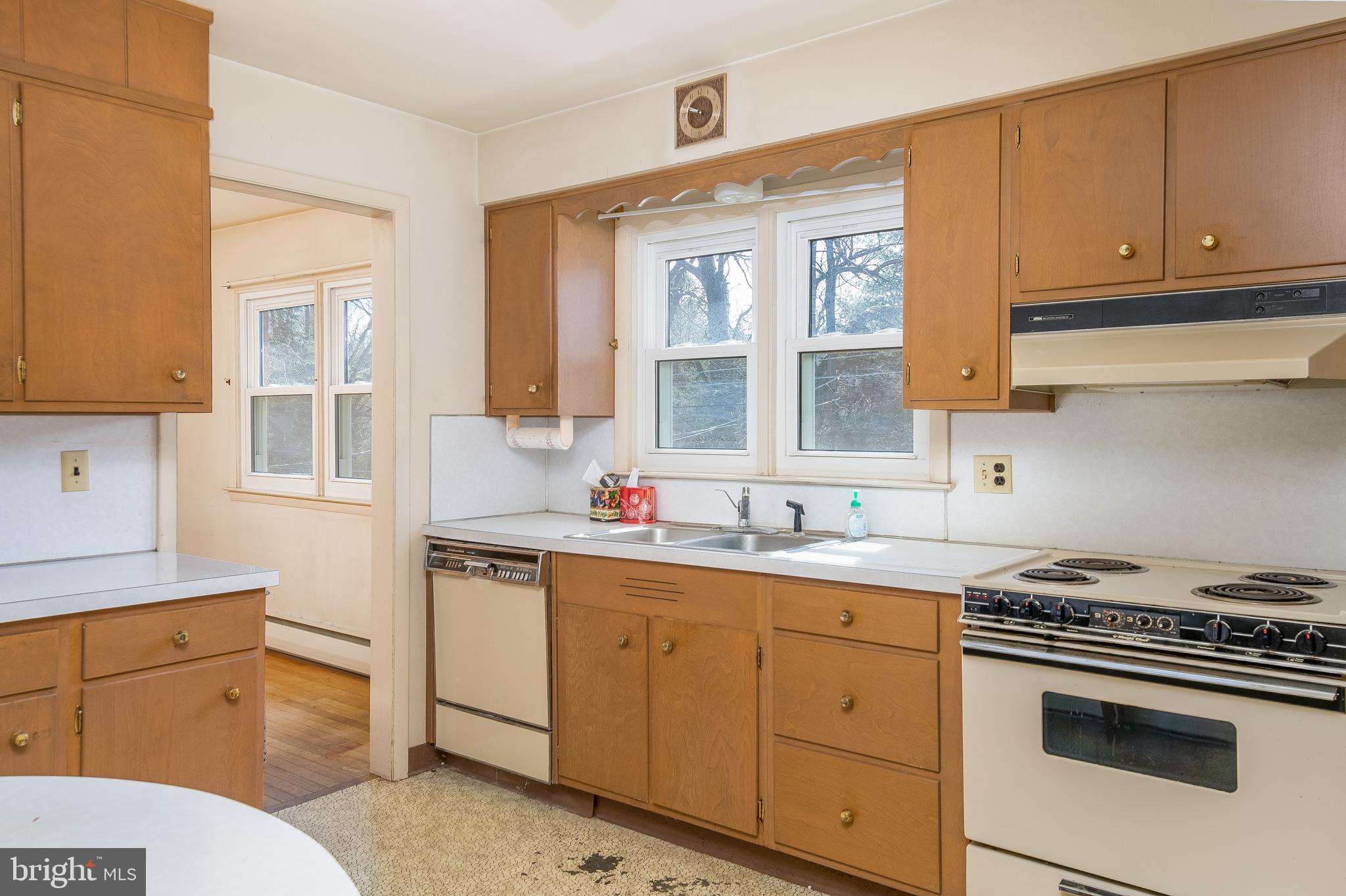 417 Holland Street Reading, PA 19607 - Photo 8 of 29