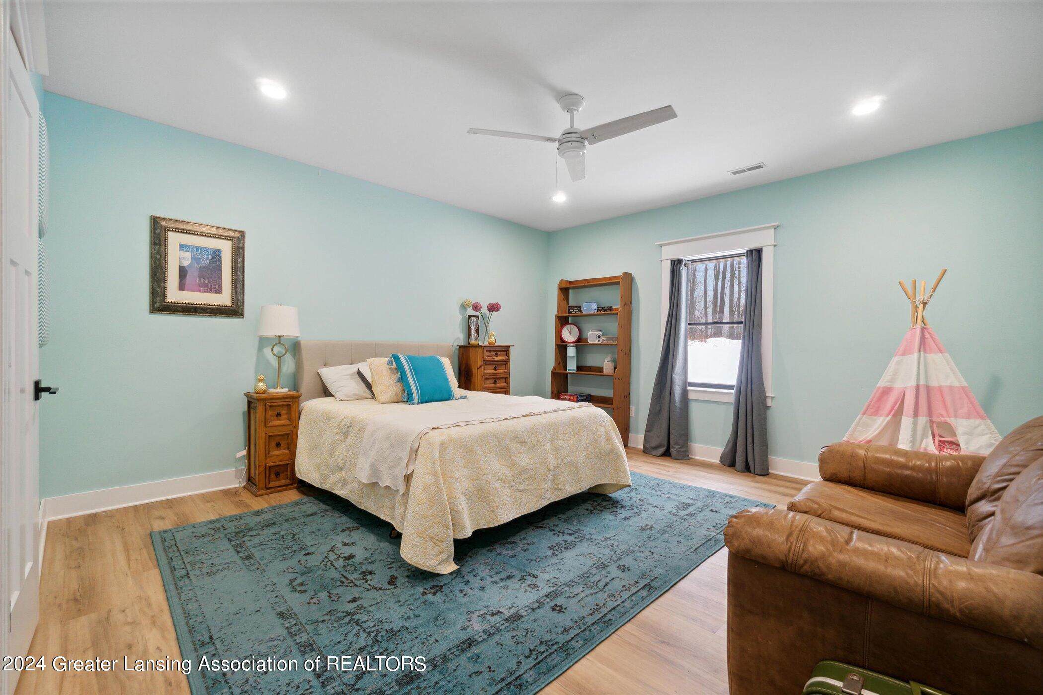4401 West Lansing Road Perry, MI 48872 - Photo 30 of 70 33-4401-Lansing-Rd-Perry-MI-48872-Window