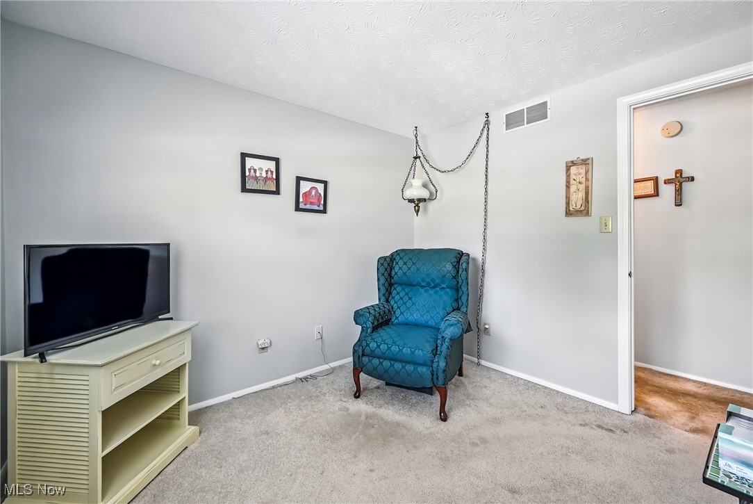 7797 Raglan Drive Northeast Warren, OH 44484 - Photo 35 of 50 Sitting room with carpet and a textured ceiling