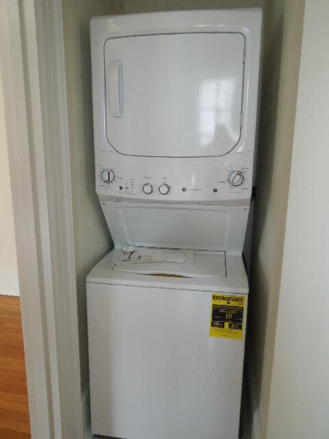 360 Walnut Avenue Southwest, Unit B Roanoke, VA 24016 - Photo 24 of 60 W-D stackable