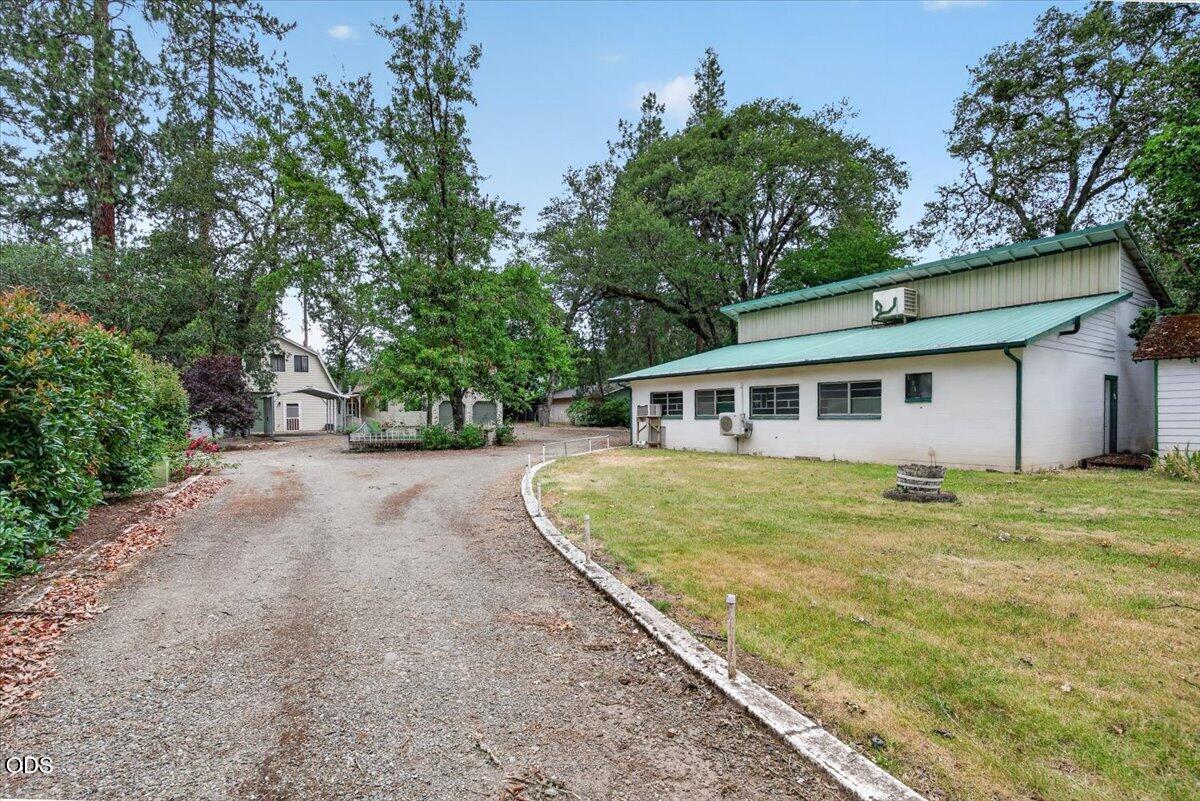 2204 Lampman Road Gold Hill, OR 97525 - Photo 7 of 54