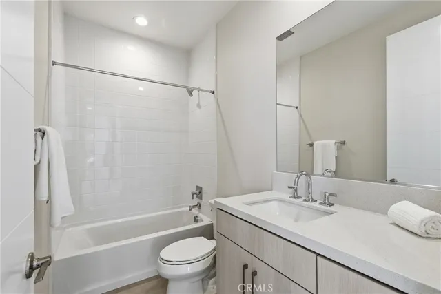 $2,499,000 | 130 Paddlewheel, Lake Forest, CA 92630