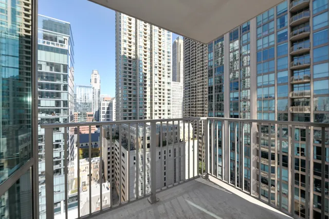 $3,900 | 2 East Erie Street, Unit 1611, Chicago, IL 60611