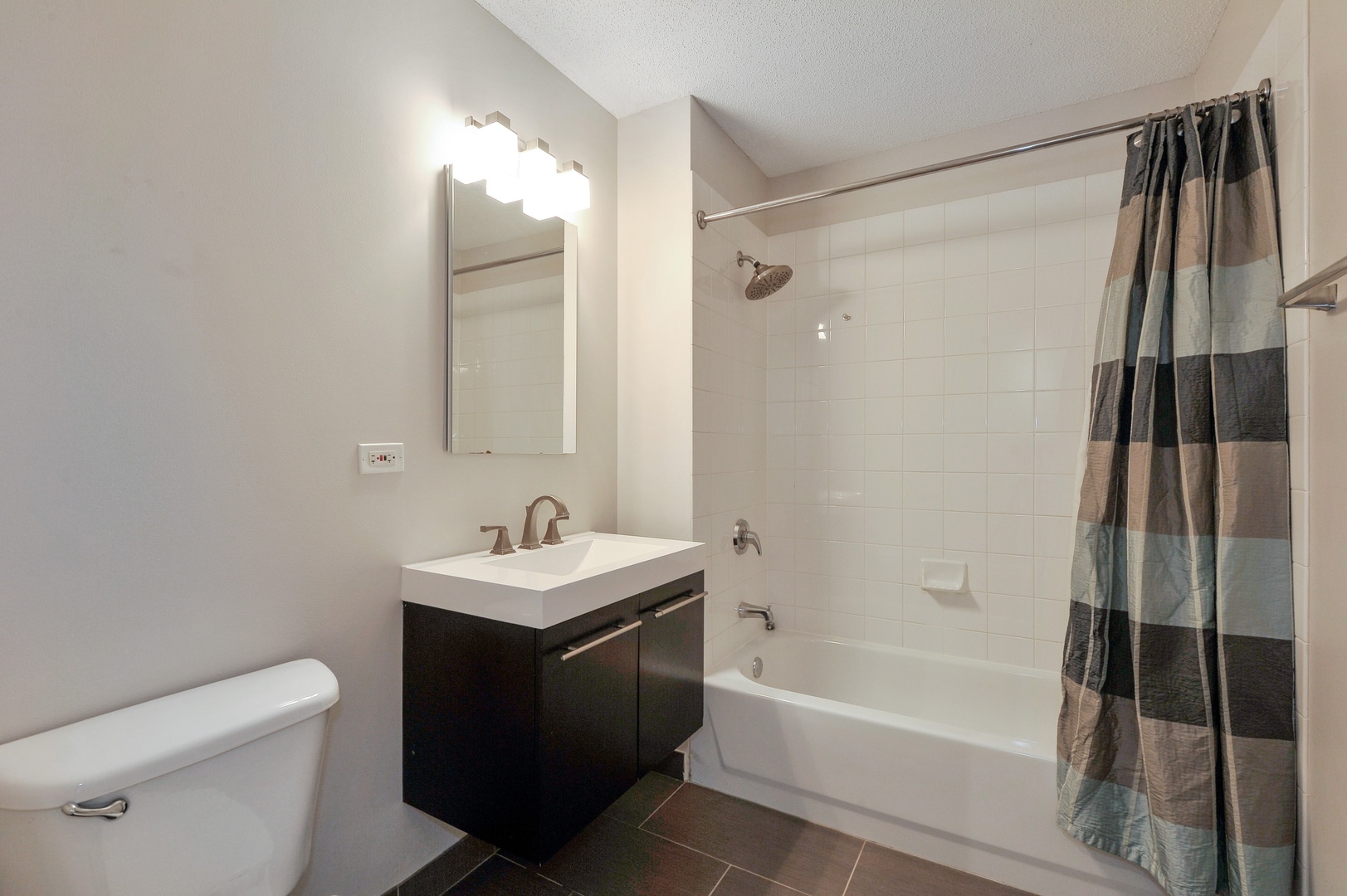 2 East Erie Street, Unit 1611 Chicago, IL 60611 - Photo 10 of 11