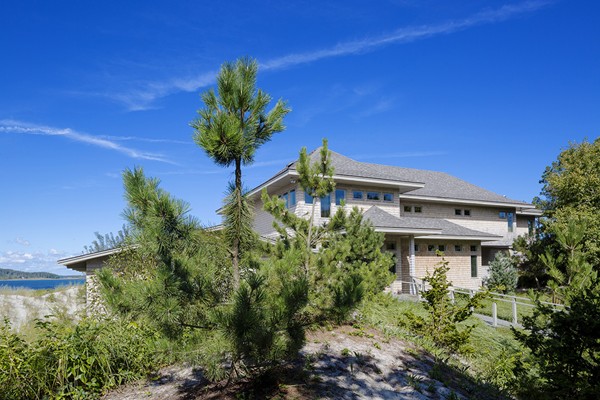 33 2 Penny Lane Gloucester, MA 01930 - Photo 5 of 14 a front view of a house with a yard