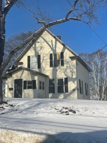 $154,500 | 61 Park Street, East Millinocket, ME 04430