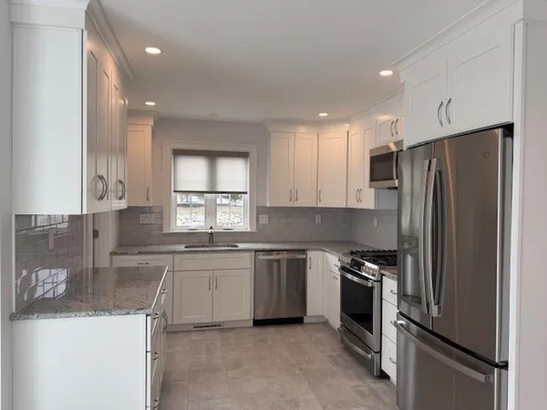 $3,900 | 78 Mountain Road, Unit B, Burlington, MA 01803