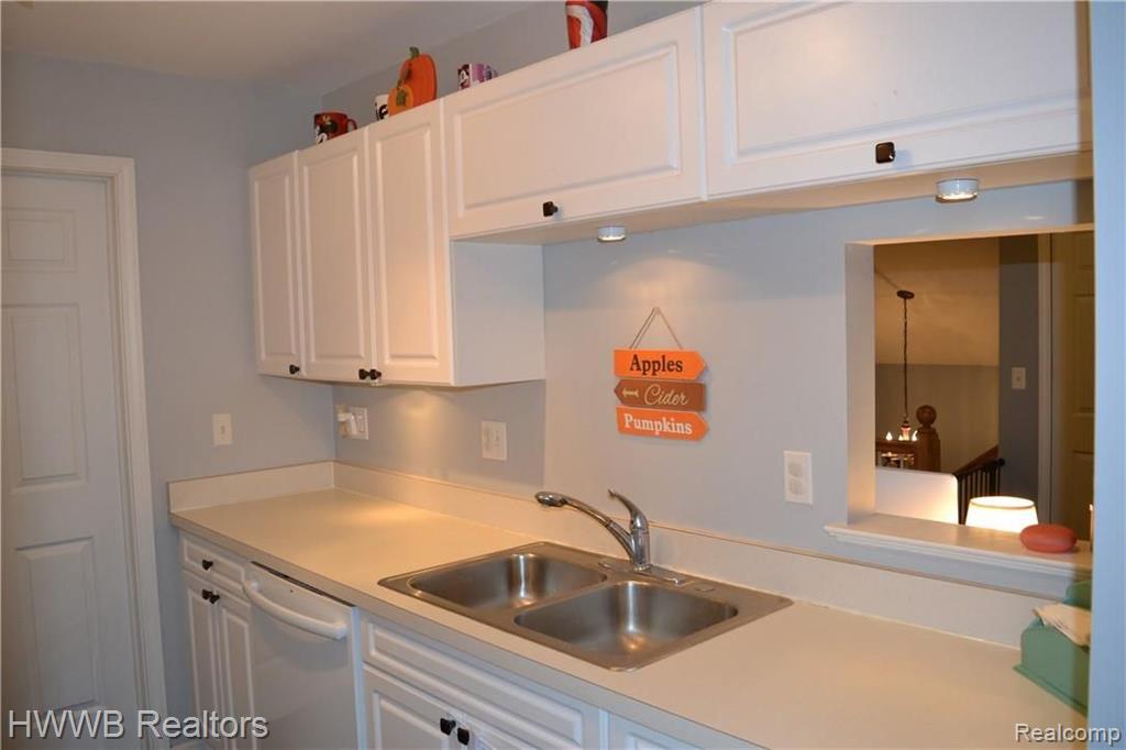 3517 Oakmonte Boulevard Rochester, MI 48306 - Photo 10 of 29