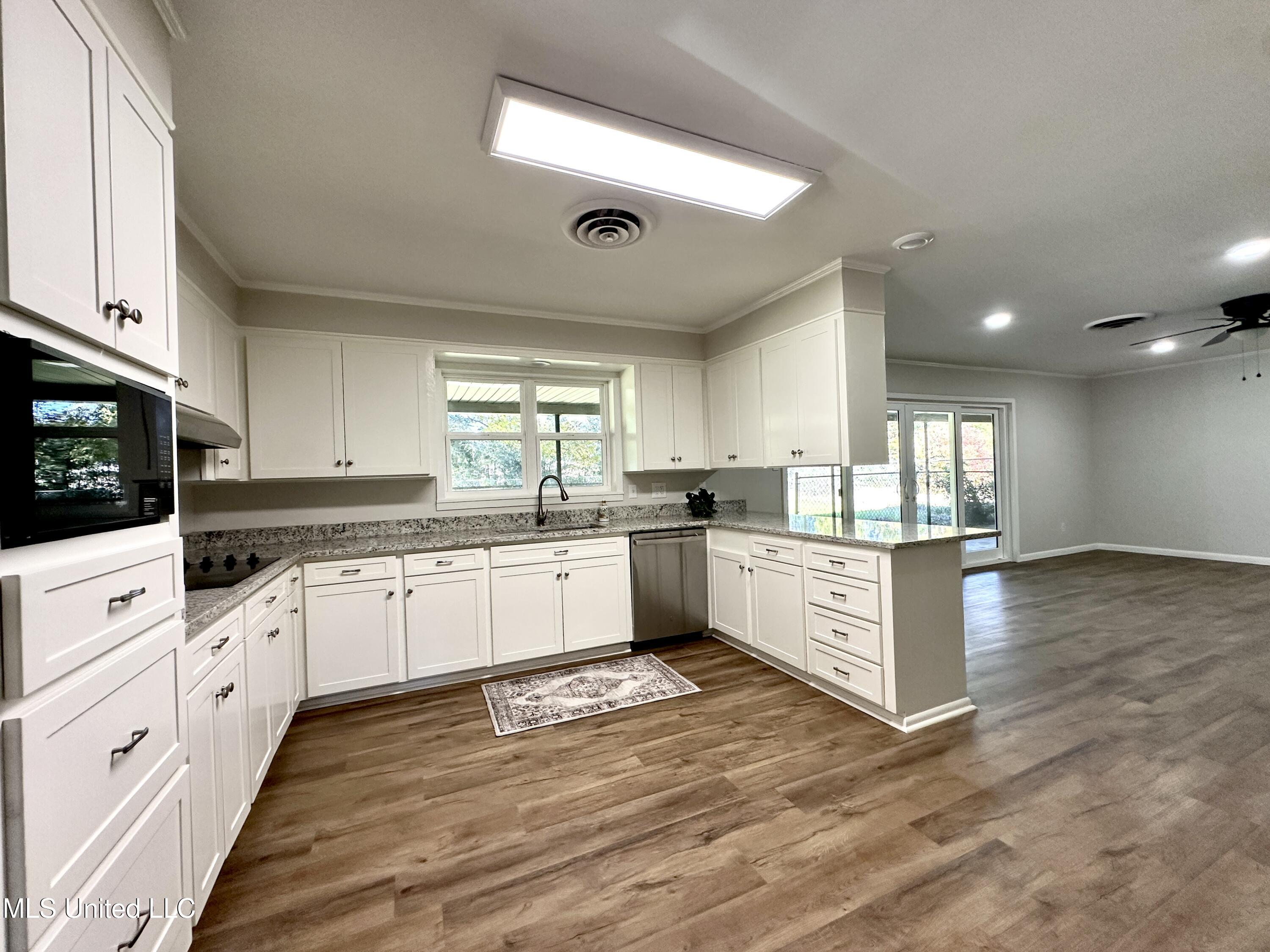 200 Robb Street Summit, MS 39666 - Photo 5 of 34 IMG_8397