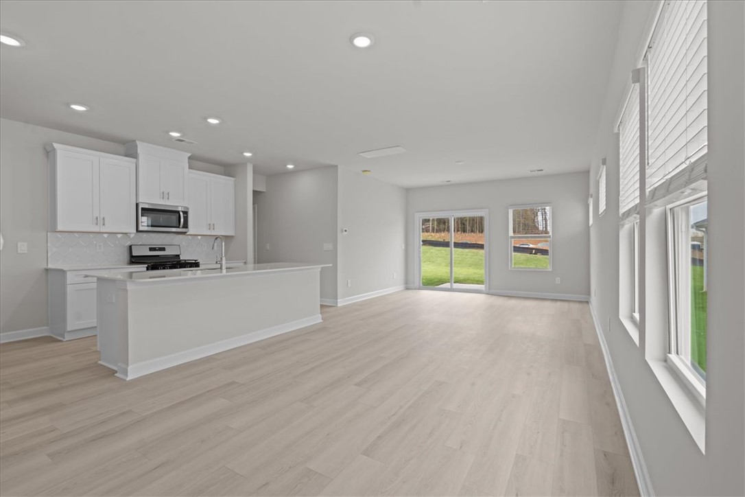 658 Cozy Blf Road Spartanburg, SC 29301 - Photo 2 of 27