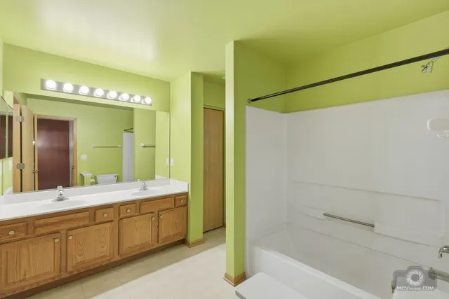 $249,900 | 1849 North Wentworth Circle, Romeoville, IL 60446