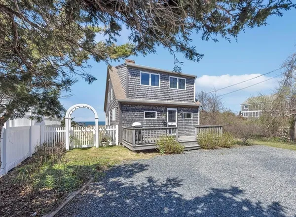 $2,575,000 | 232 Robbins Hill Road, Brewster, MA 02631
