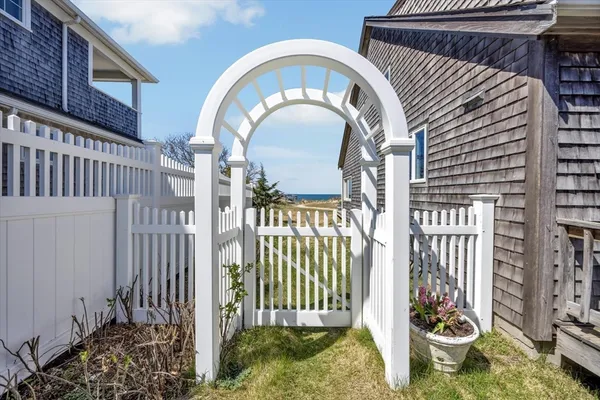 $2,575,000 | 232 Robbins Hill Road, Brewster, MA 02631