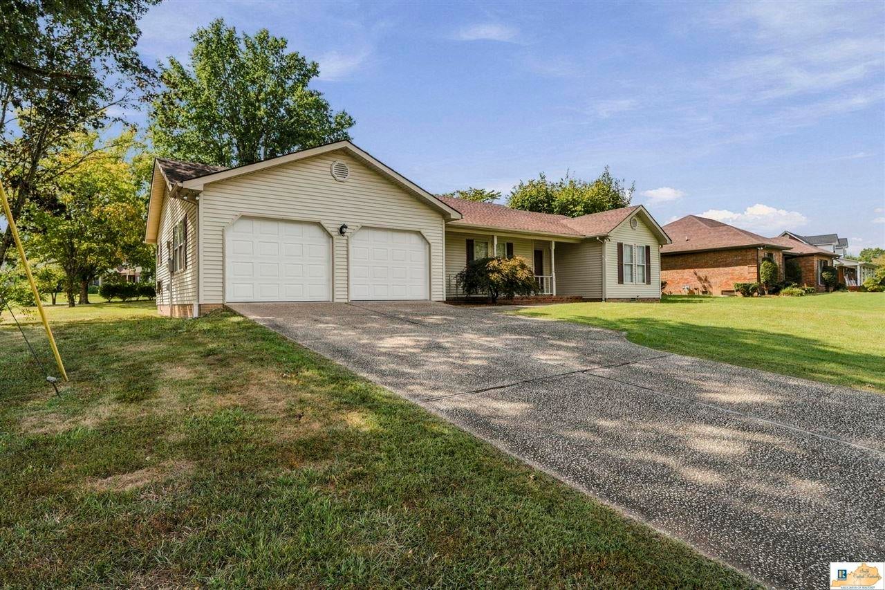325 Autumn Ridge Road Glasgow, KY 42141 - Photo 3 of 26 Gallery Image 3