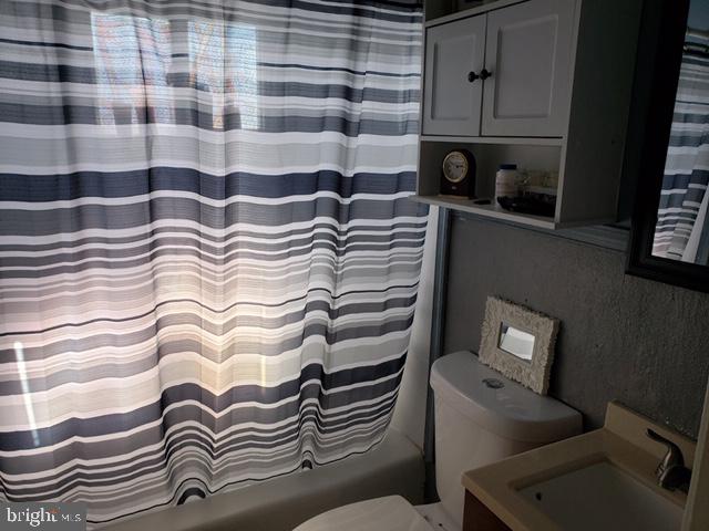 1069 Elm Road Halethorpe, MD 21227 - Photo 12 of 14 Bathroom