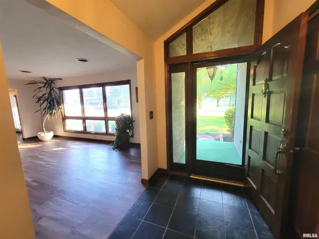 $199,000 | 167 Fox Creek Road, Flora, IL 62839