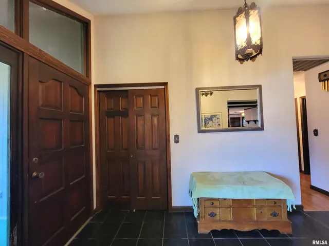 $199,000 | 167 Fox Creek Road, Flora, IL 62839