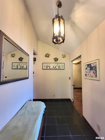 $199,000 | 167 Fox Creek Road, Flora, IL 62839